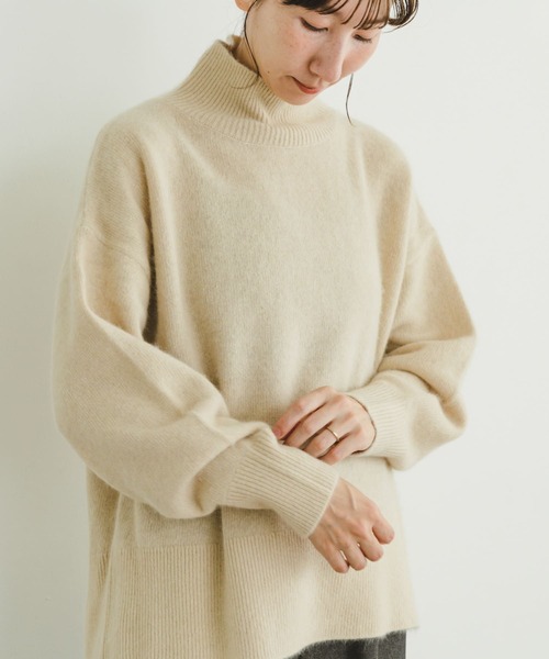 ITEMS URBANRESEARCH（アイテムズ アーバンリサーチ）の「ラクーンハイネックビッグニット（ニット/セーター・レディース・オフホワイト/ブラウン/グレー・FREE）」の12枚目の写真