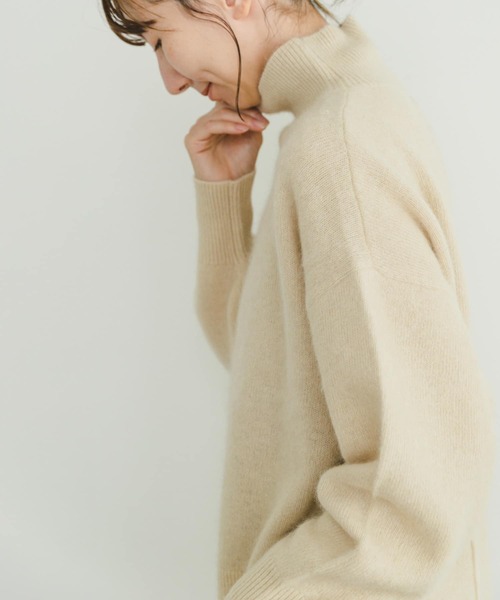 ITEMS URBANRESEARCH（アイテムズ アーバンリサーチ）の「ラクーンハイネックビッグニット（ニット/セーター・レディース・オフホワイト/ブラウン/グレー・FREE）」の13枚目の写真