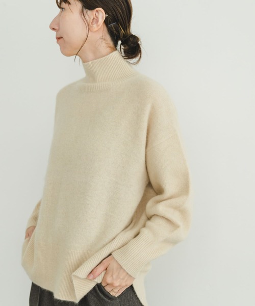 ITEMS URBANRESEARCH（アイテムズ アーバンリサーチ）の「ラクーンハイネックビッグニット（ニット/セーター・レディース・オフホワイト/ブラウン/グレー・FREE）」の14枚目の写真