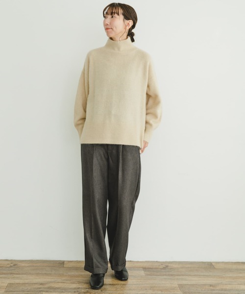 ITEMS URBANRESEARCH（アイテムズ アーバンリサーチ）の「ラクーンハイネックビッグニット（ニット/セーター・レディース・オフホワイト/ブラウン/グレー・FREE）」の15枚目の写真