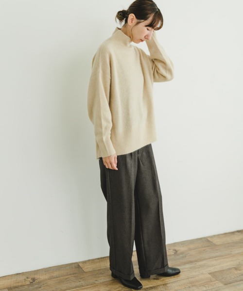 ITEMS URBANRESEARCH（アイテムズ アーバンリサーチ）の「ラクーンハイネックビッグニット（ニット/セーター・レディース・オフホワイト/ブラウン/グレー・FREE）」の17枚目の写真