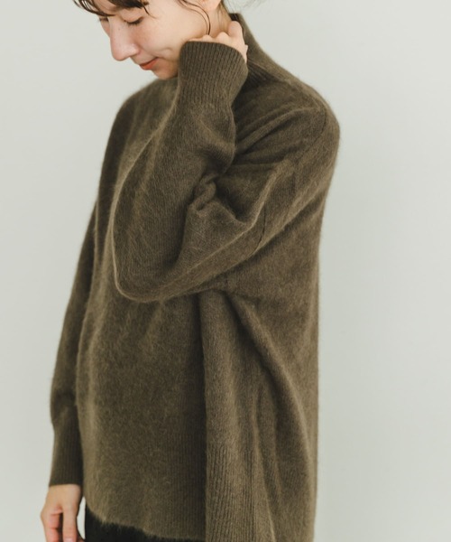 ITEMS URBANRESEARCH（アイテムズ アーバンリサーチ）の「ラクーンハイネックビッグニット（ニット/セーター・レディース・オフホワイト/ブラウン/グレー・FREE）」の18枚目の写真