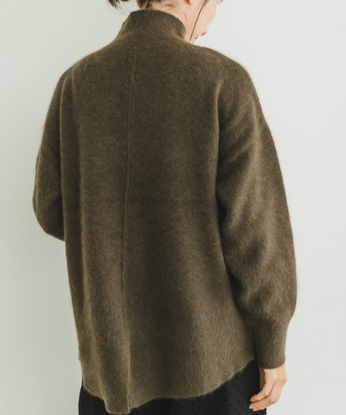 ITEMS URBANRESEARCH（アイテムズ アーバンリサーチ）の「ラクーンハイネックビッグニット（ニット/セーター・レディース・オフホワイト/ブラウン/グレー・FREE）」の4枚目の写真