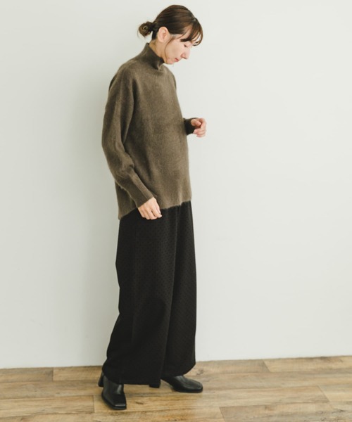 ITEMS URBANRESEARCH（アイテムズ アーバンリサーチ）の「ラクーンハイネックビッグニット（ニット/セーター・レディース・オフホワイト/ブラウン/グレー・FREE）」の7枚目の写真