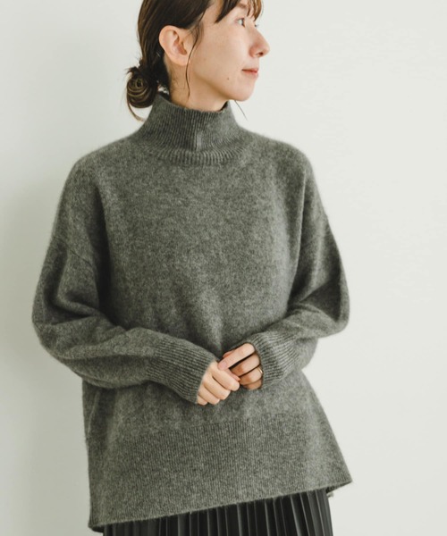 ITEMS URBANRESEARCH（アイテムズ アーバンリサーチ）の「ラクーンハイネックビッグニット（ニット/セーター・レディース・オフホワイト/ブラウン/グレー・FREE）」の9枚目の写真