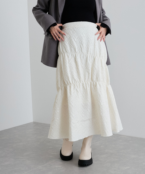 VIS(ビス)の「【洗える】ふくれジャガードシャーリングスカート(スカート・レディース・オフホワイト/ネイビー・FREE)」の1枚目の写真