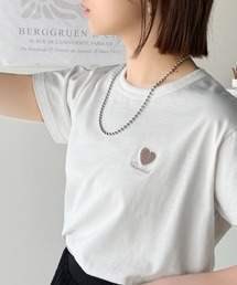 トレンドをまとう。綿100%シルケット風ハート胸サガラ刺繍Tシャツ(半袖)
