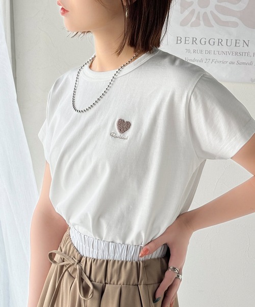 classicalelf(クラシカルエルフ)の「トレンドをまとう。綿100%シルケット風ハート胸サガラ刺繍Tシャツ(半袖)(Tシャツ/カットソー・レディース・オートミール/チャコール/ピンク/オフホワイト/ライトベージュ・LARGE/MEDIUM/SMALL/X-LARGE)」の20枚目の写真