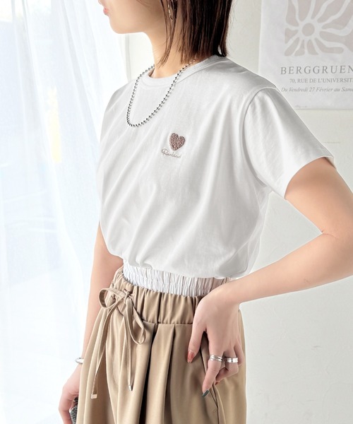 classicalelf(クラシカルエルフ)の「トレンドをまとう。綿100%シルケット風ハート胸サガラ刺繍Tシャツ(半袖)(Tシャツ/カットソー・レディース・オートミール/チャコール/ピンク/オフホワイト/ライトベージュ・LARGE/MEDIUM/SMALL/X-LARGE)」の21枚目の写真
