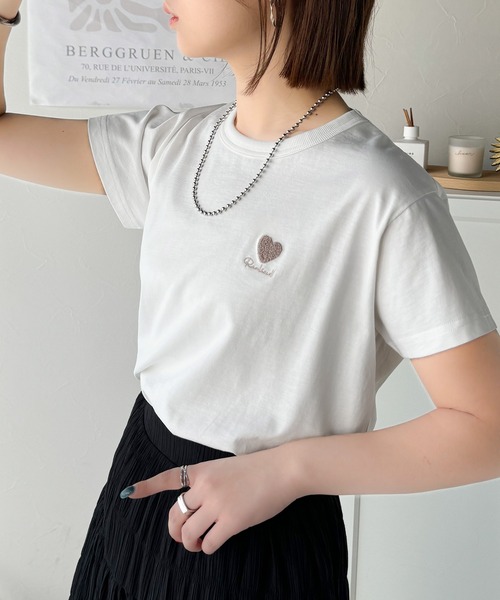 classicalelf(クラシカルエルフ)の「トレンドをまとう。綿100%シルケット風ハート胸サガラ刺繍Tシャツ(半袖)(Tシャツ/カットソー・レディース・オートミール/チャコール/ピンク/オフホワイト/ライトベージュ・LARGE/MEDIUM/SMALL/X-LARGE)」の18枚目の写真
