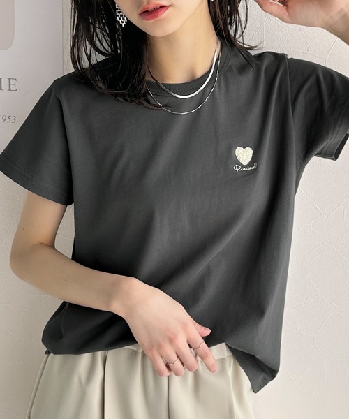 classicalelf(クラシカルエルフ)の「トレンドをまとう。綿100%シルケット風ハート胸サガラ刺繍Tシャツ(半袖)(Tシャツ/カットソー・レディース・オートミール/チャコール/ピンク/オフホワイト/ライトベージュ・LARGE/MEDIUM/SMALL/X-LARGE)」の10枚目の写真