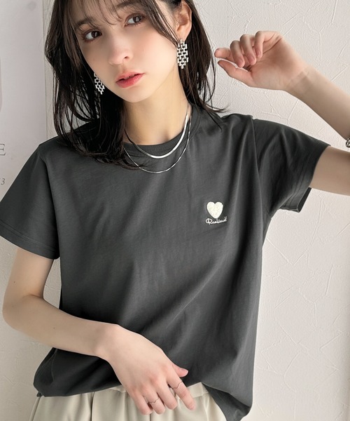 セール】トレンドをまとう。綿100％シルケット風ハート胸サガラ刺繍T