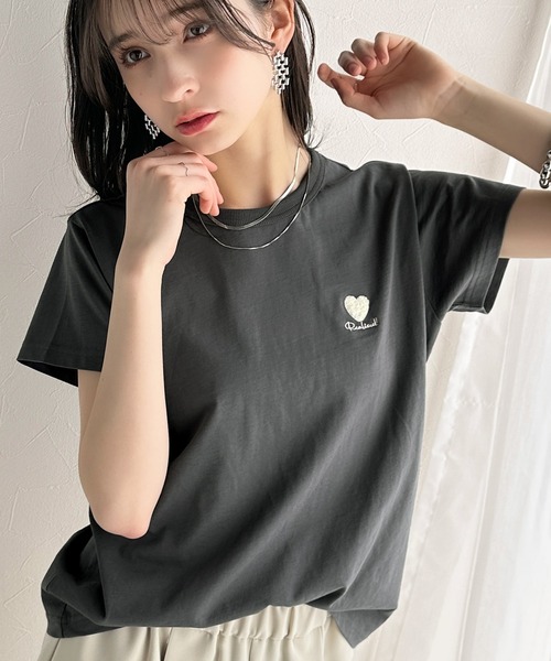 classicalelf(クラシカルエルフ)の「トレンドをまとう。綿100%シルケット風ハート胸サガラ刺繍Tシャツ(半袖)(Tシャツ/カットソー・レディース・オートミール/チャコール/ピンク/オフホワイト/ライトベージュ・LARGE/MEDIUM/SMALL/X-LARGE)」の12枚目の写真