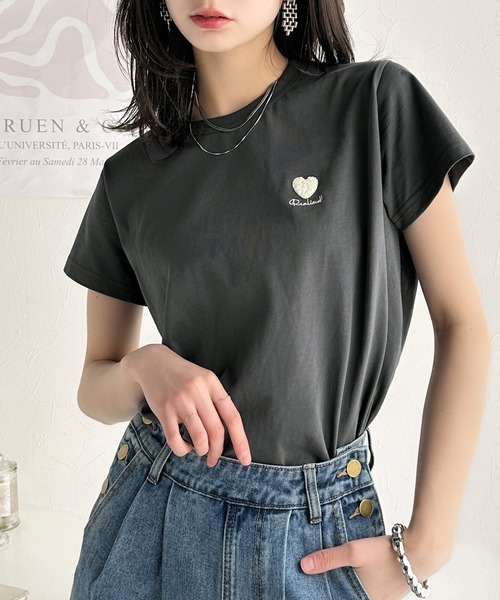 classicalelf(クラシカルエルフ)の「トレンドをまとう。綿100%シルケット風ハート胸サガラ刺繍Tシャツ(半袖)(Tシャツ/カットソー・レディース・オートミール/チャコール/ピンク/オフホワイト/ライトベージュ・LARGE/MEDIUM/SMALL/X-LARGE)」の15枚目の写真