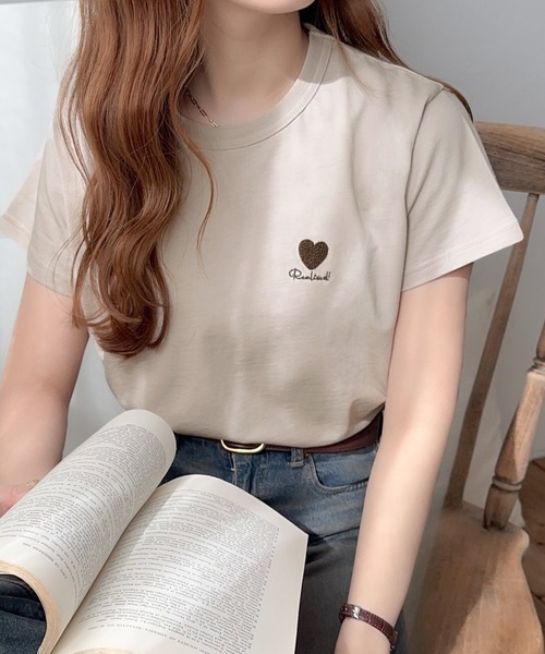 classicalelf(クラシカルエルフ)の「トレンドをまとう。綿100%シルケット風ハート胸サガラ刺繍Tシャツ(半袖)(Tシャツ/カットソー・レディース・オートミール/チャコール/ピンク/オフホワイト/ライトベージュ・LARGE/MEDIUM/SMALL/X-LARGE)」の7枚目の写真