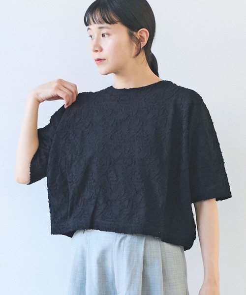 yuni（ユニ ）の「コットンカットジャカード バックリボン 半袖T