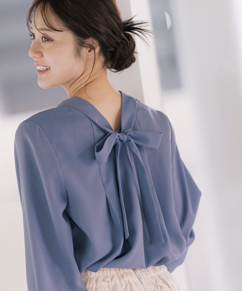 Andemiu(アンデミュウ)の「前後2WAYボウタイブラウス308246(シャツ/ブラウス・レディース・ネイビー/グレー/オフホワイト/ピンク/ブルー/グリーン・FREE)」の5枚目の写真