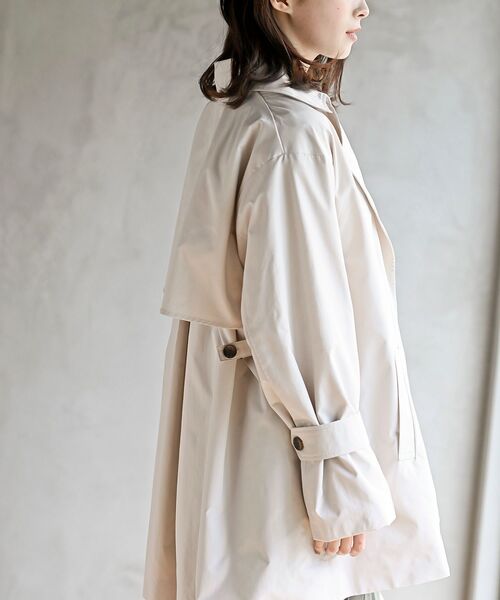 rps（アールピーエス）の「トレンチ風Ａラインコート（トレンチコート・レディース・ベージュ/アイボリー/グレイッシュベージュ・フリー）」の11枚目の写真