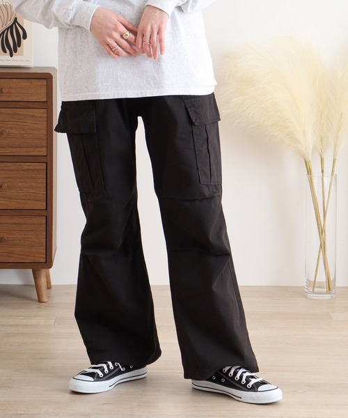 atONE(アットワン)の「ツイルワイドカーゴパンツ(カーゴパンツ・レディース・カーキ/ブラック/ベージュ・LL/3L/L/4L/M)」の2枚目の写真