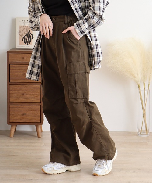 atONE(アットワン)の「ツイルワイドカーゴパンツ(カーゴパンツ・レディース・カーキ/ブラック/ベージュ・LL/3L/L/4L/M)」の6枚目の写真