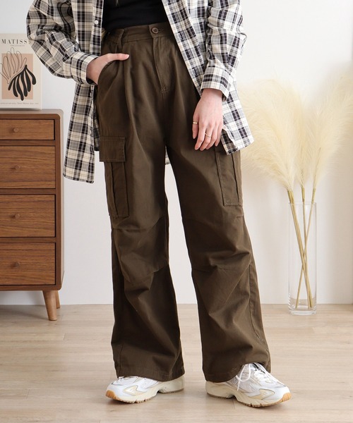 atONE(アットワン)の「ツイルワイドカーゴパンツ(カーゴパンツ・レディース・カーキ/ブラック/ベージュ・LL/3L/L/4L/M)」の7枚目の写真