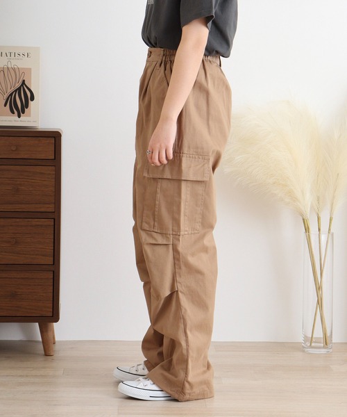 atONE(アットワン)の「ツイルワイドカーゴパンツ(カーゴパンツ・レディース・カーキ/ブラック/ベージュ・LL/3L/L/4L/M)」の11枚目の写真