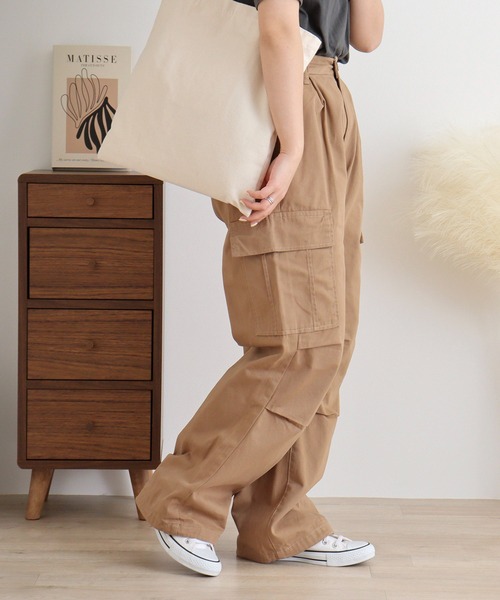 atONE(アットワン)の「ツイルワイドカーゴパンツ(カーゴパンツ・レディース・カーキ/ブラック/ベージュ・LL/3L/L/4L/M)」の4枚目の写真