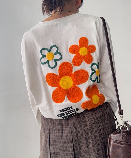 AS KNOW AS plus(アズノゥアズプラス)の「●アソートモチーフロンT(Tシャツ/カットソー・レディース・チャコールグレー/ブラック/オフホワイト/オートミール/ブラック系その他/グレー系/ホワイト系/ベージュ系その他/ベージュ系/ダークグリーン系/ブルー系その他2/ホワイト系1/ベージュ系1/レッド系1/ベージュ系その他2/グレー系1/ベージュ系その他3/ホワイト系3/ベージュ系2/ホワイト系2/グレー系2/グリーン系その他・FREE)」の5枚目の写真