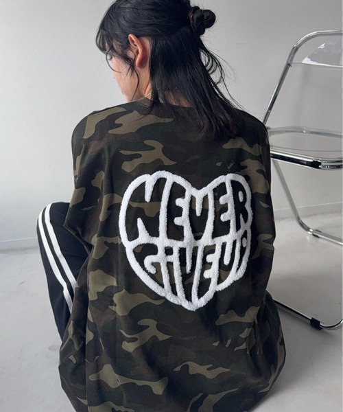 AS KNOW AS plus(アズノゥアズプラス)の「●アソートモチーフロンT(Tシャツ/カットソー・レディース・チャコールグレー/ブラック/オフホワイト/オートミール/ブラック系その他/グレー系/ホワイト系/ベージュ系その他/ベージュ系/ダークグリーン系/ブルー系その他2/ホワイト系1/ベージュ系1/レッド系1/ベージュ系その他2/グレー系1/ベージュ系その他3/ホワイト系3/ベージュ系2/ホワイト系2/グレー系2/グリーン系その他・FREE)」の19枚目の写真