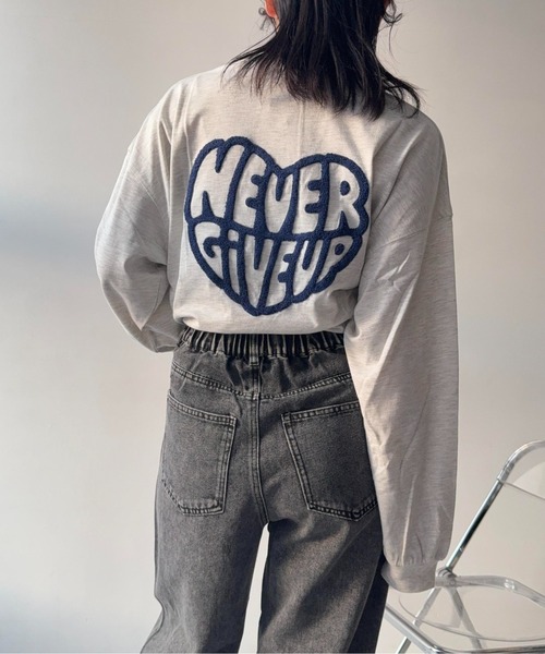 AS KNOW AS plus(アズノゥアズプラス)の「●アソートモチーフロンT(Tシャツ/カットソー・レディース・チャコールグレー/ブラック/オフホワイト/オートミール/ブラック系その他/グレー系/ホワイト系/ベージュ系その他/ベージュ系/ダークグリーン系/ブルー系その他2/ホワイト系1/ベージュ系1/レッド系1/ベージュ系その他2/グレー系1/ベージュ系その他3/ホワイト系3/ベージュ系2/ホワイト系2/グレー系2/グリーン系その他・FREE)」の15枚目の写真