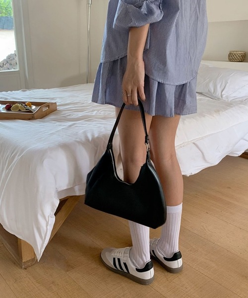 HEILIS（ヘイリス）の「スムースレザーワンショルダーバッグ / ハンドバッグ ワンハンドルバッグ ホーボーバッグ ハーフムーンバッグ オケージョン セレモニースタイル（ハンドバッグ・レディース・ブラウン/ブラック/ピンク・FREE）」の4枚目の写真