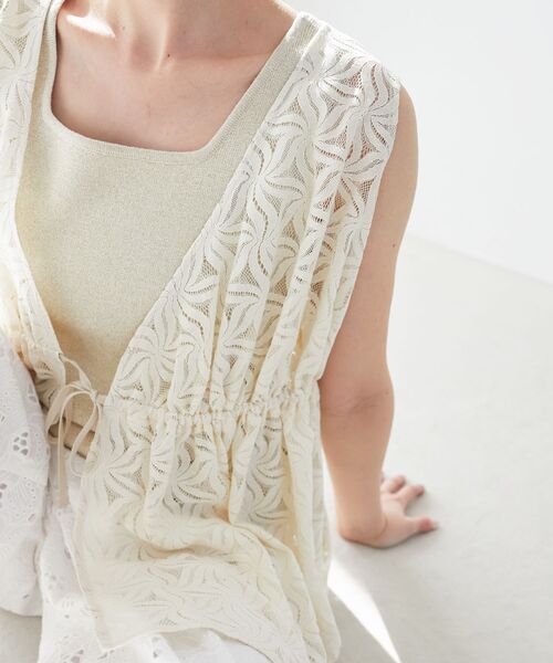 le.coeur blanc（ルクールブラン）の「《手洗い可能》フラワーレースジレベスト（ベスト・レディース・アイボリー/ブラック・38）」の5枚目の写真