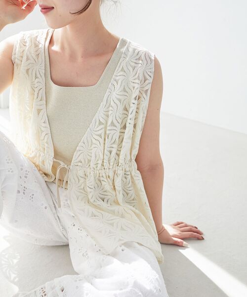 le.coeur blanc（ルクールブラン）の「《手洗い可能》フラワーレースジレベスト（ベスト・レディース・アイボリー/ブラック・38）」の8枚目の写真