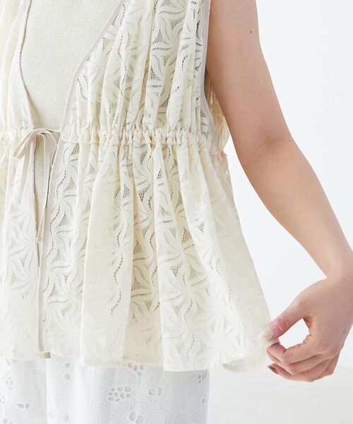 le.coeur blanc（ルクールブラン）の「《手洗い可能》フラワーレースジレベスト（ベスト・レディース・アイボリー/ブラック・38）」の9枚目の写真