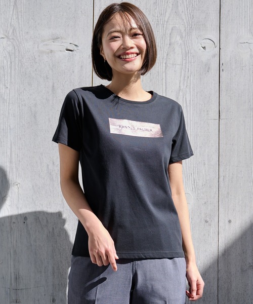 Arnold Palmer（アーノルドパーマー）の「箔プリント ロゴ Tシャツ（Tシャツ/カットソー・レディース・ホワイト/ネイビー/ブラック・S/L/M）」の7枚目の写真