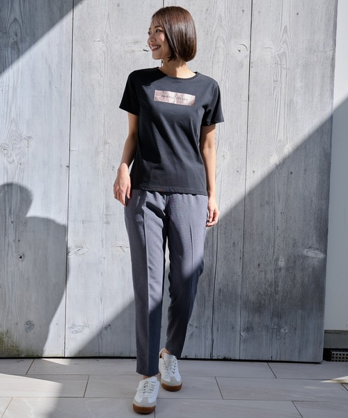 Arnold Palmer（アーノルドパーマー）の「箔プリント ロゴ Tシャツ（Tシャツ/カットソー・レディース・ホワイト/ネイビー/ブラック・S/L/M）」の9枚目の写真