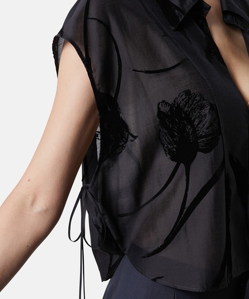 iRENE（アイレネ）の「フロッキープリントクロップドシャツ / Flocky