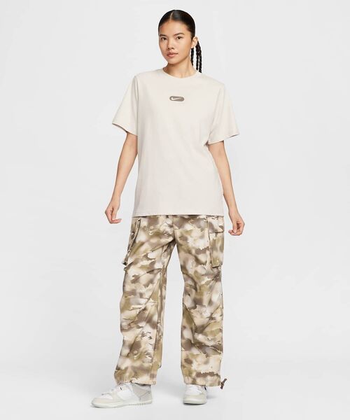 NIKE(ナイキ)の「ナイキ スポーツウェア クラブ ウィメンズ ショートスリーブ Tシャツ / Nike Sportswear Club Women's Short-Sleeve T-Shirt HQ1699-104 Light Orewood Brown(Tシャツ/カットソー・レディース・ブラウン系その他・XS/S/L/XL/M)」の8枚目の写真