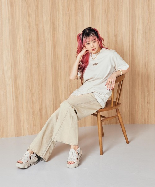 NIKE(ナイキ)の「ナイキ スポーツウェア クラブ ウィメンズ ショートスリーブ Tシャツ / Nike Sportswear Club Women's Short-Sleeve T-Shirt HQ1699-104 Light Orewood Brown(Tシャツ/カットソー・レディース・ブラウン系その他・XS/S/L/XL/M)」の7枚目の写真