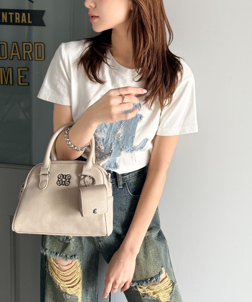 mily bilet（ミウィビレット）の「【mily bilet】いつでも、どんなスタイルにもちょうどいい♪ロゴプレート使いラウンドミニボストンバッグ（ハンドバッグ・レディース・ブラウン/ブラック/アイボリー・ONE SIZE）」の9枚目の写真