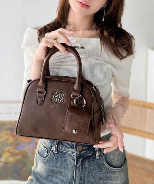 mily bilet（ミウィビレット）の「【mily bilet】いつでも、どんなスタイルにもちょうどいい♪ロゴプレート使いラウンドミニボストンバッグ（ハンドバッグ・レディース・ブラウン/ブラック/アイボリー・ONE SIZE）」の11枚目の写真