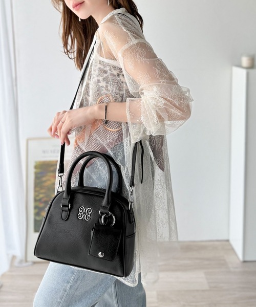 mily bilet（ミウィビレット）の「【mily bilet】いつでも、どんなスタイルにもちょうどいい♪ロゴプレート使いラウンドミニボストンバッグ（ハンドバッグ・レディース・ブラウン/ブラック/アイボリー・ONE SIZE）」の10枚目の写真