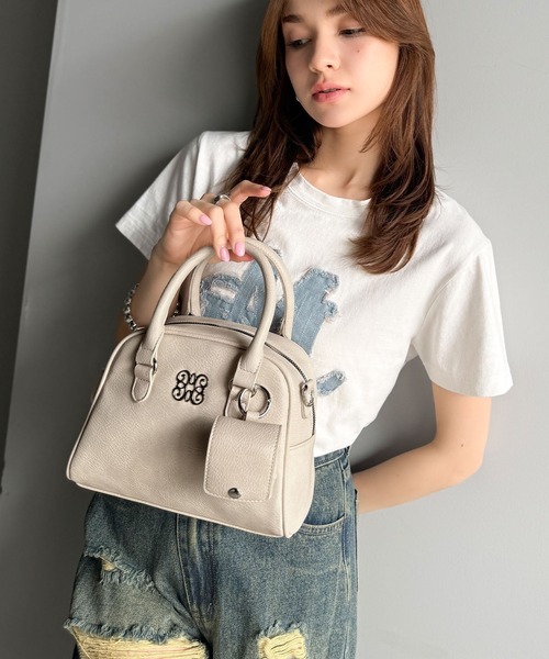 mily bilet（ミウィビレット）の「【mily bilet】いつでも、どんなスタイルにもちょうどいい♪ロゴプレート使いラウンドミニボストンバッグ（ハンドバッグ・レディース・ブラウン/ブラック/アイボリー・ONE SIZE）」の13枚目の写真