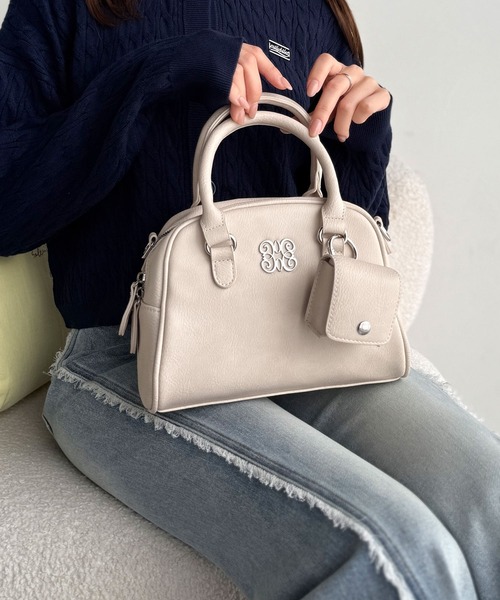 mily bilet（ミウィビレット）の「【mily bilet】いつでも、どんなスタイルにもちょうどいい♪ロゴプレート使いラウンドミニボストンバッグ（ハンドバッグ・レディース・ブラウン/ブラック/アイボリー・ONE SIZE）」の18枚目の写真