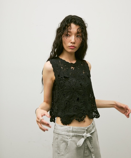 トップス Flower Pattern Motif Bustier セール】Flower Motif Crew Neck Top / フラワーモチーフクルー