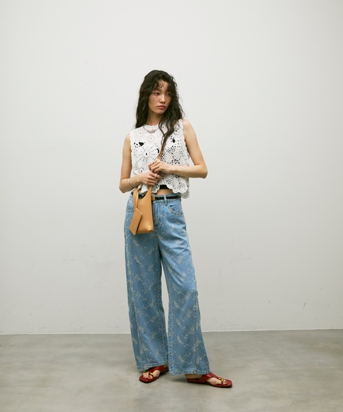 Lutim by u(ルチバイユー)の「Flower Motif Crew Neck Top / フラワーモチーフクルーネックトップス(ベスト・レディース・ブラック/ホワイト/ナチュラル・FREE)」の12枚目の写真