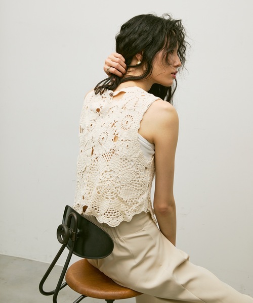 セール】Flower Motif Crew Neck Top / フラワーモチーフクルー