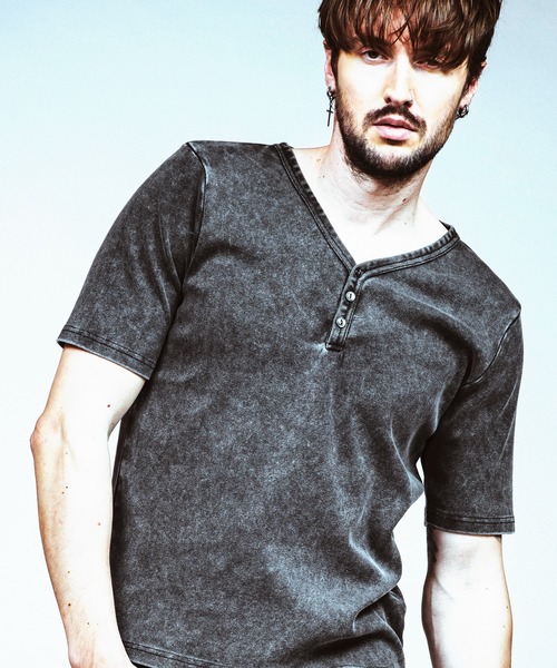 NO ID.（ノーアイディ）の「【NO ID.】Fraise Henry V-Neck T-Shirt / フライス ヘンリー Vネック Tシャツ（Tシャツ/カットソー・メンズ・グレー/ブラック/ホワイト・1/2）」の3枚目の写真