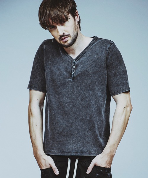 NO ID.（ノーアイディ）の「【NO ID.】Fraise Henry V-Neck T-Shirt / フライス ヘンリー Vネック Tシャツ（Tシャツ/カットソー・メンズ・グレー/ブラック/ホワイト・1/2）」の4枚目の写真