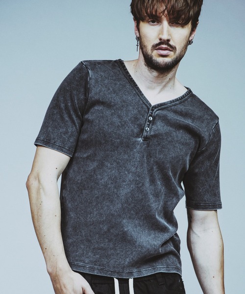 NO ID.（ノーアイディ）の「【NO ID.】Fraise Henry V-Neck T-Shirt / フライス ヘンリー Vネック Tシャツ（Tシャツ/カットソー・メンズ・グレー/ブラック/ホワイト・1/2）」の5枚目の写真